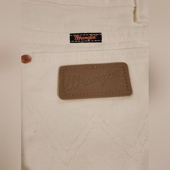 Kids 14 Wrangler Classic Jeans NWOT - Picture 2 of 9